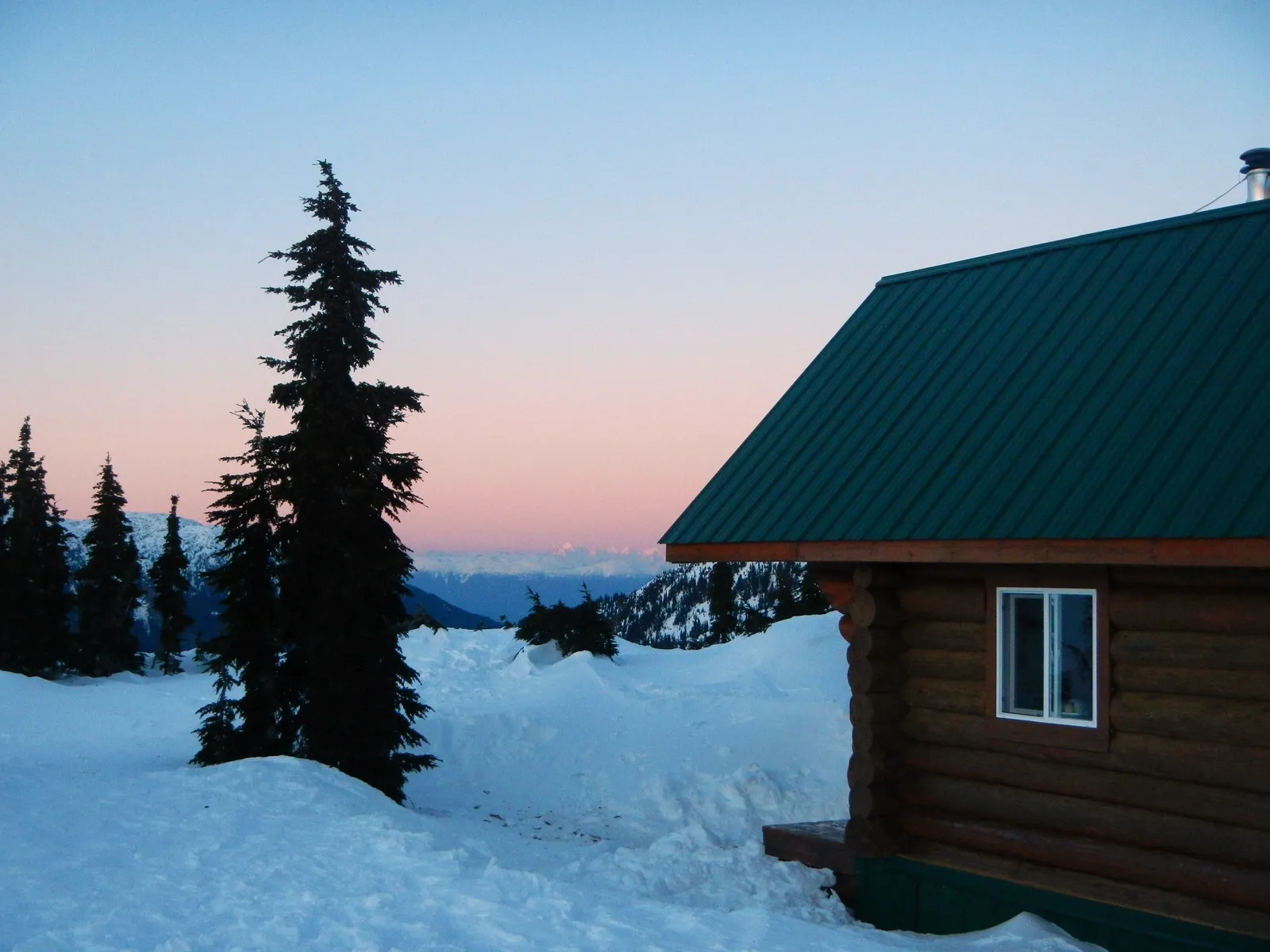 Larsen Cabin - Backcountry cabin in British Columbia